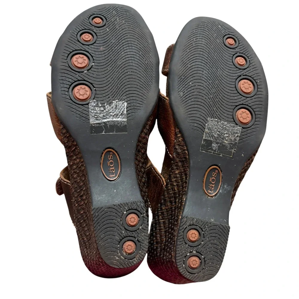 Taos Womens 7 Wedge Sandals Brown Leather Floral T-Strap Slide Comfort Shoes